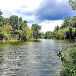 Hausboat Vlnka * ברטיסלאבה