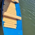 Hausboat Vlnka דירה *