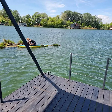 Hausboat Vlnka Apartment Bratislava