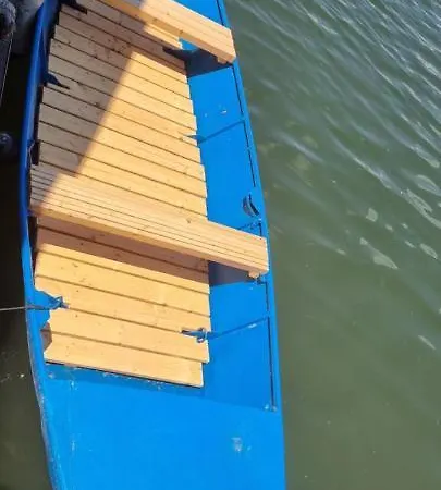 Hausboat Vlnka דירה *