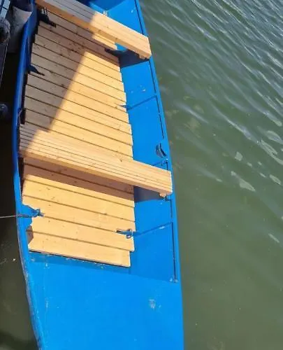 Hausboat Vlnka דירה *