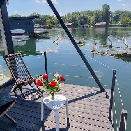 아파트 Hausboat Vlnka 브라티슬라바